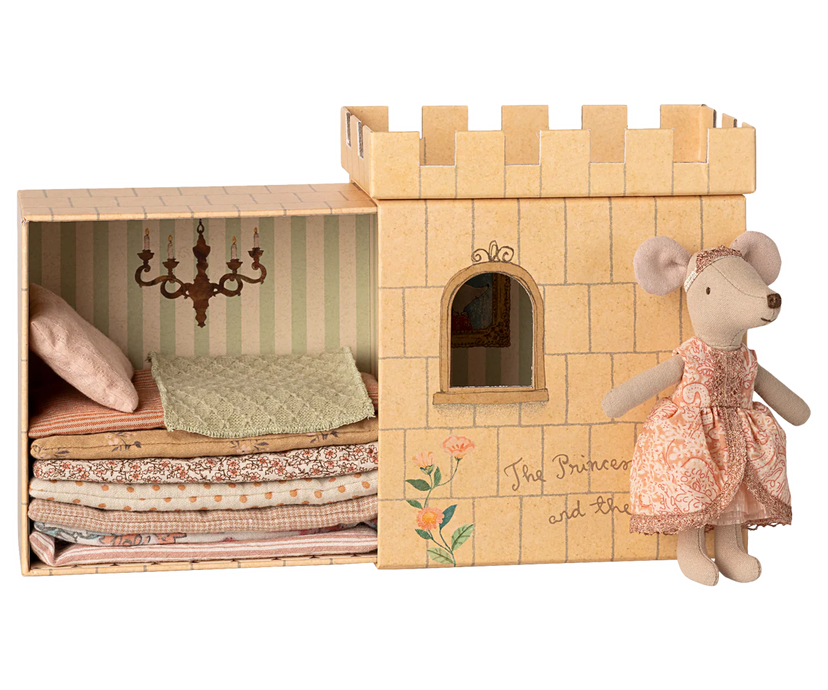 MAILEG  Princess and the pea, Big sister mouse 17-5208-00